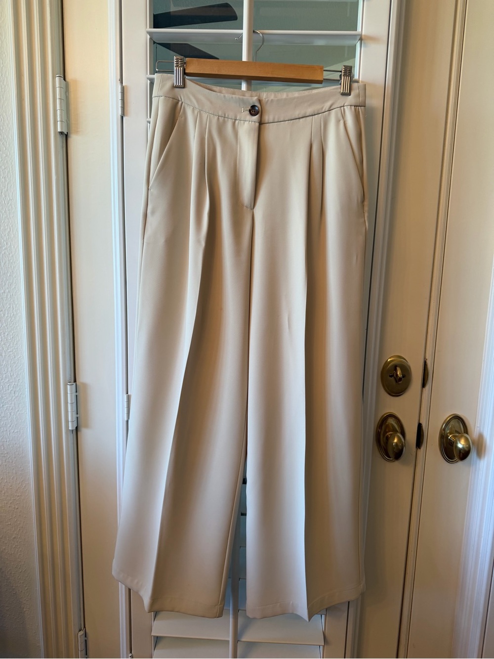 Vince Camuto Classic Wide-Leg Trousers in Light Beige